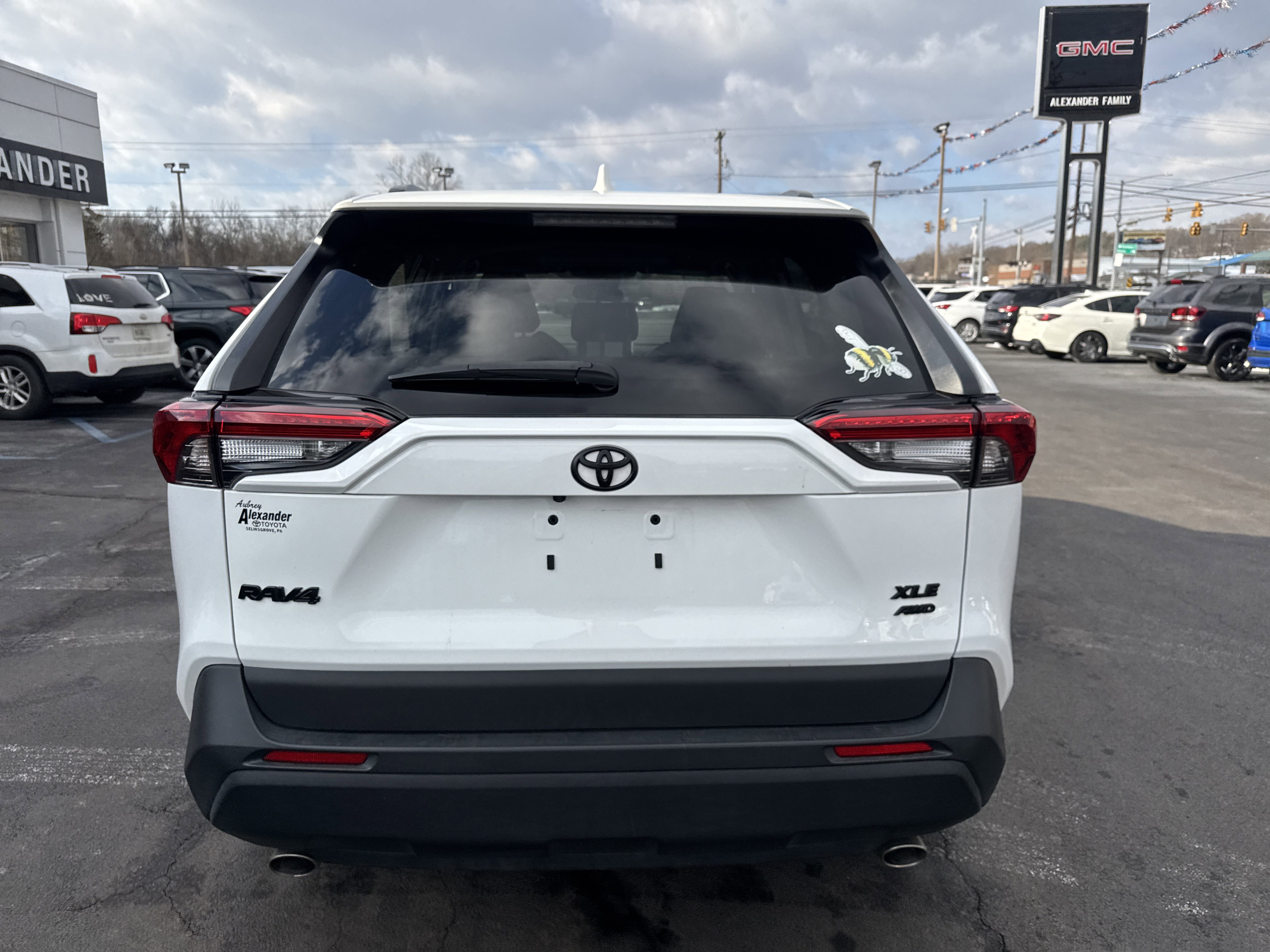 Used 2023 Toyota RAV4 XLE image 4