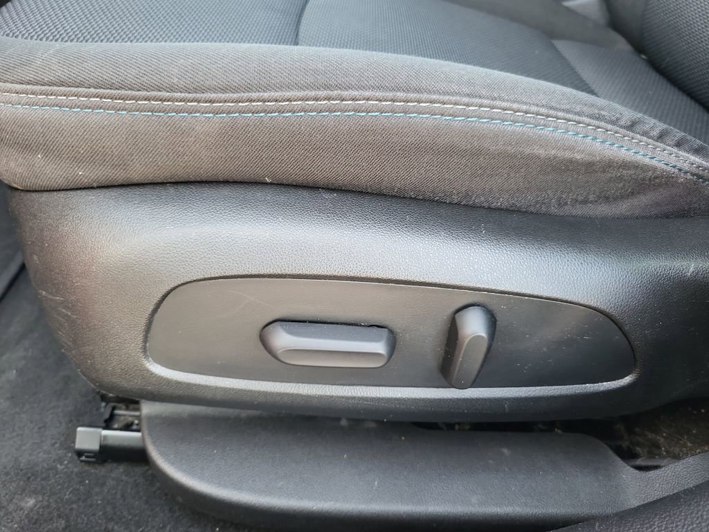 Used 2016 Chevrolet Cruze LT w/ Convenience Package image 16