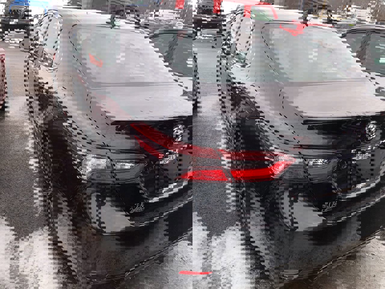 Used 2024 Toyota Camry SE image 4