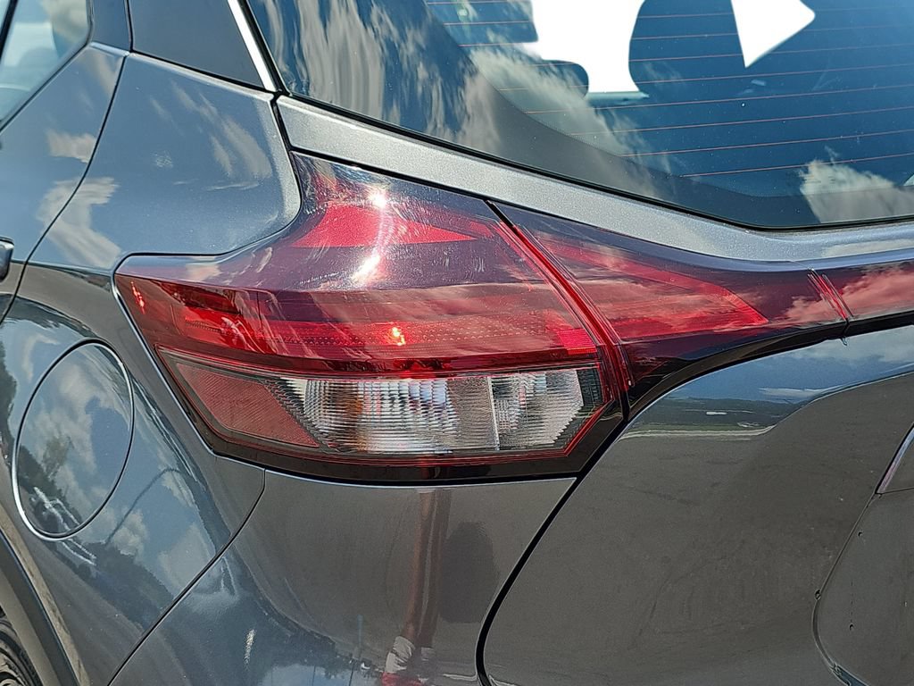 Used 2023 Nissan Kicks SR FWD image 32