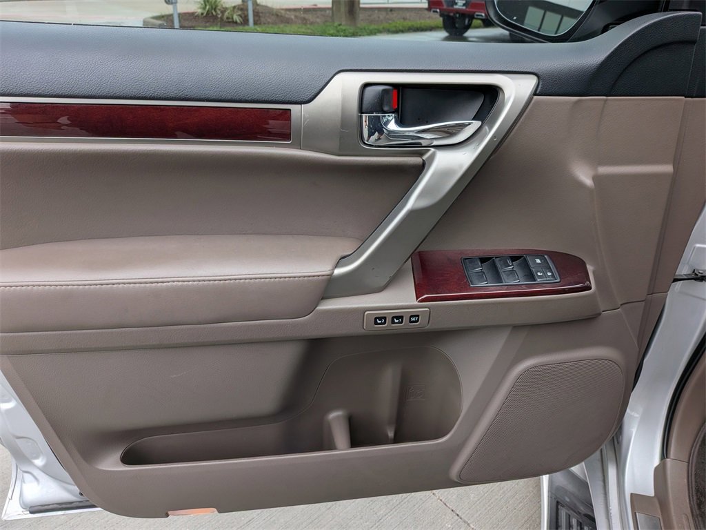 Used 2016 Lexus GX 460 image 9