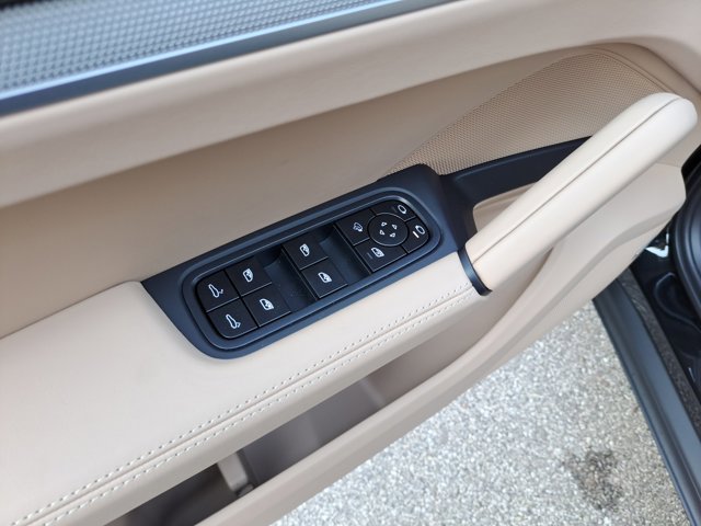 New 2026 Porsche Cayenne S image 25