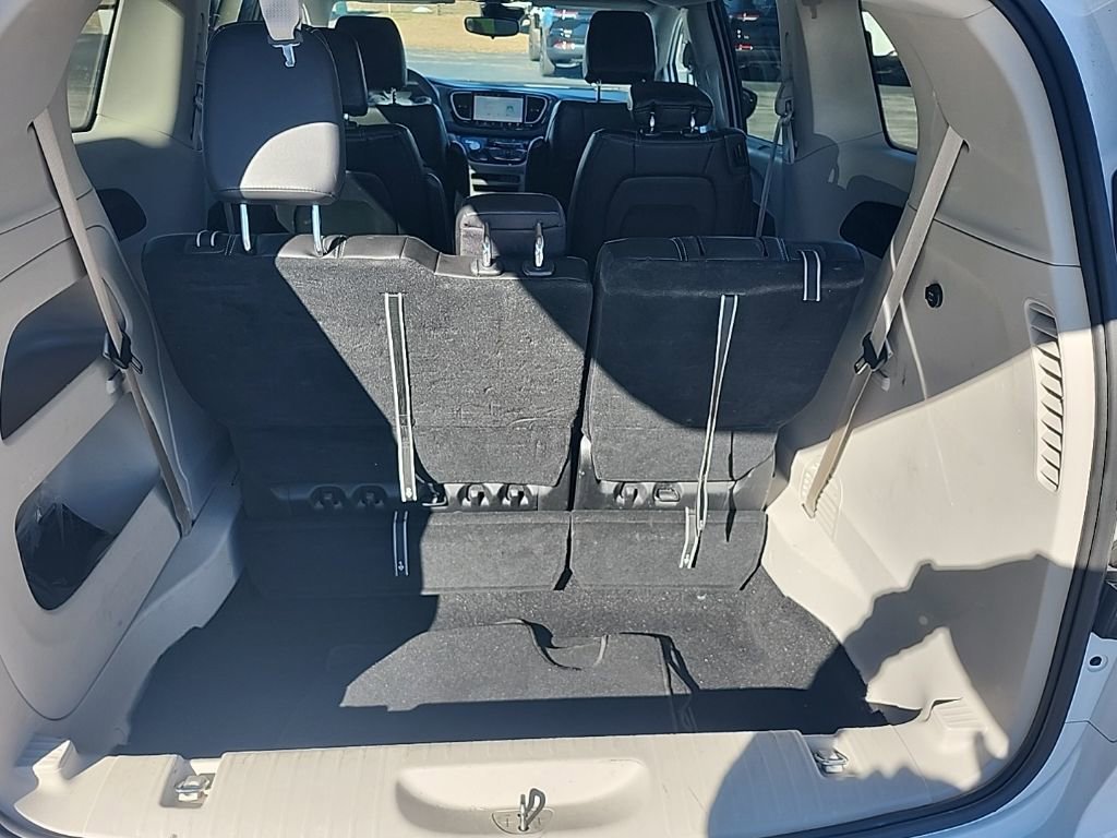 Used 2024 Chrysler Pacifica Touring-L image 29