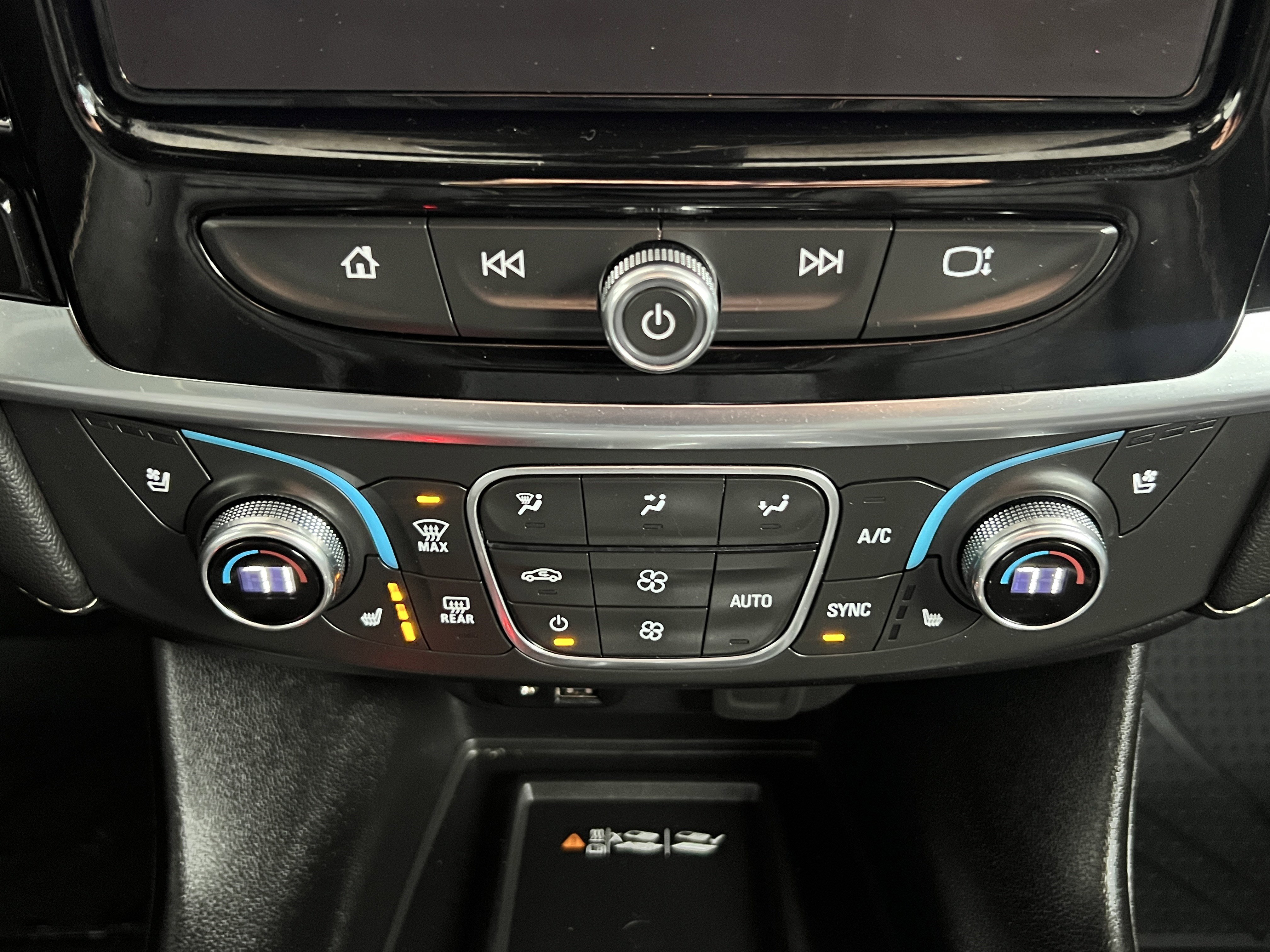 Used 2024 Chevrolet Traverse Premier w/ Redline Edition AWD/4WD image 34