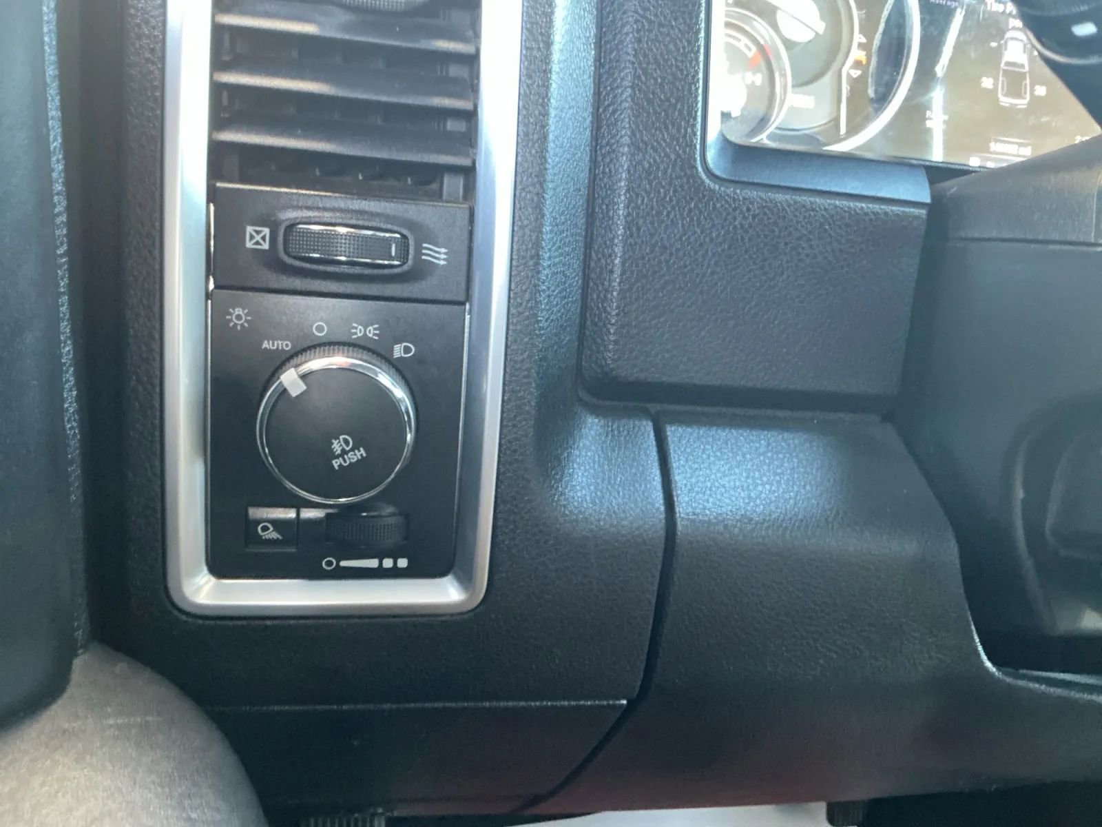 Used 2014 RAM 1500 Limited image 34