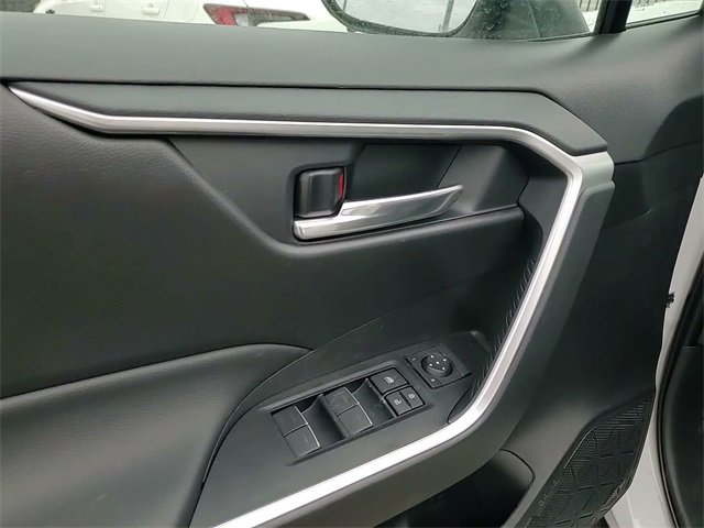 Used 2025 Toyota RAV4 XLE image 11