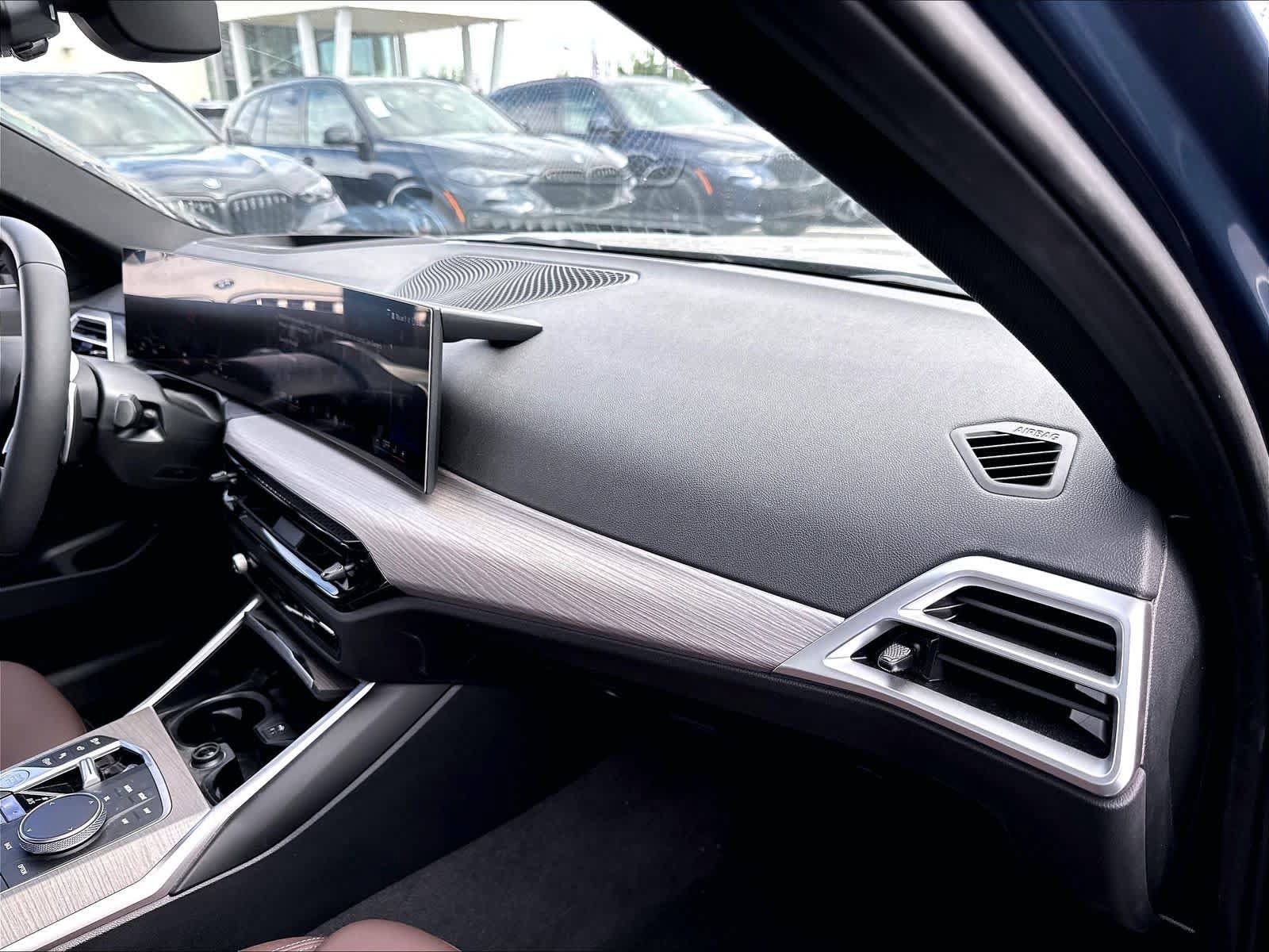 Used 2025 BMW 330i Sedan w/ Premium Package RWD image 26