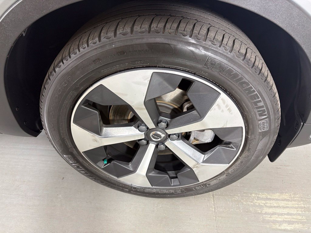 Used 2024 Volvo XC40 B5 Core AWD/4WD image 11