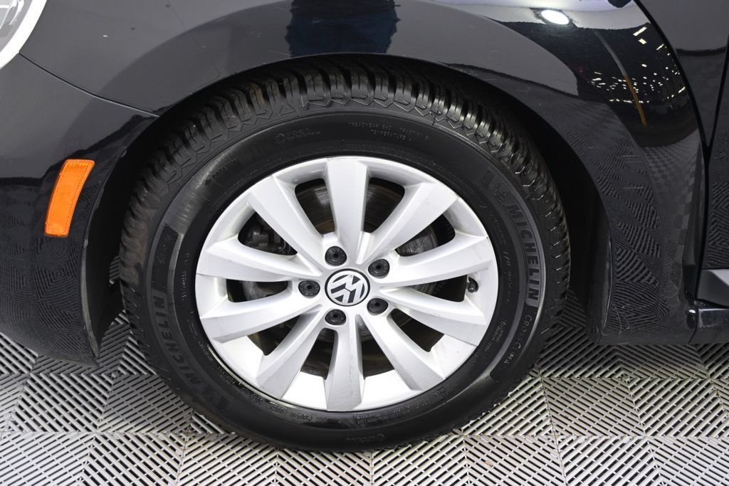 Used 2018 Volkswagen Beetle 2.0T S FWD image 17