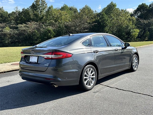 Used 2017 Ford Fusion SE w/ Fusion SE Technology Package image 8
