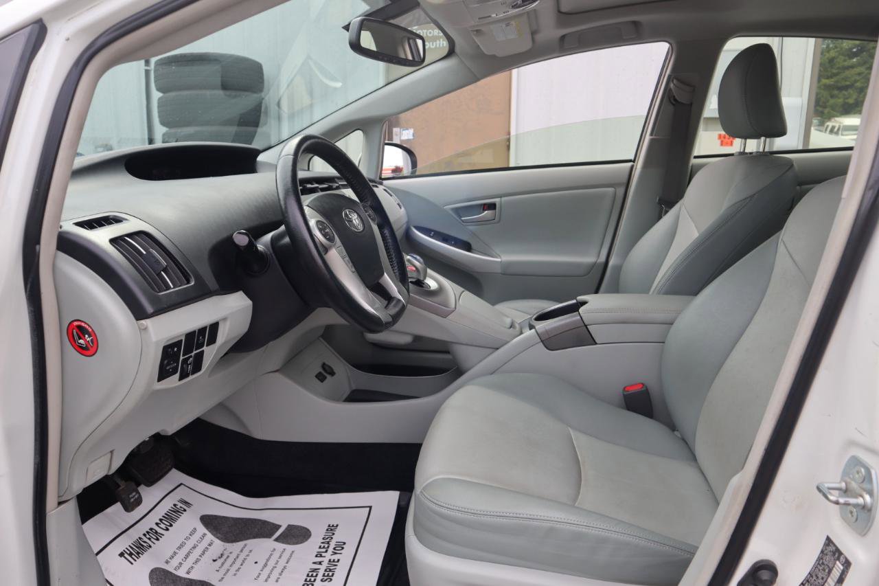 Used 2015 Toyota Prius Four w/ Deluxe Solar Roof Package image 61