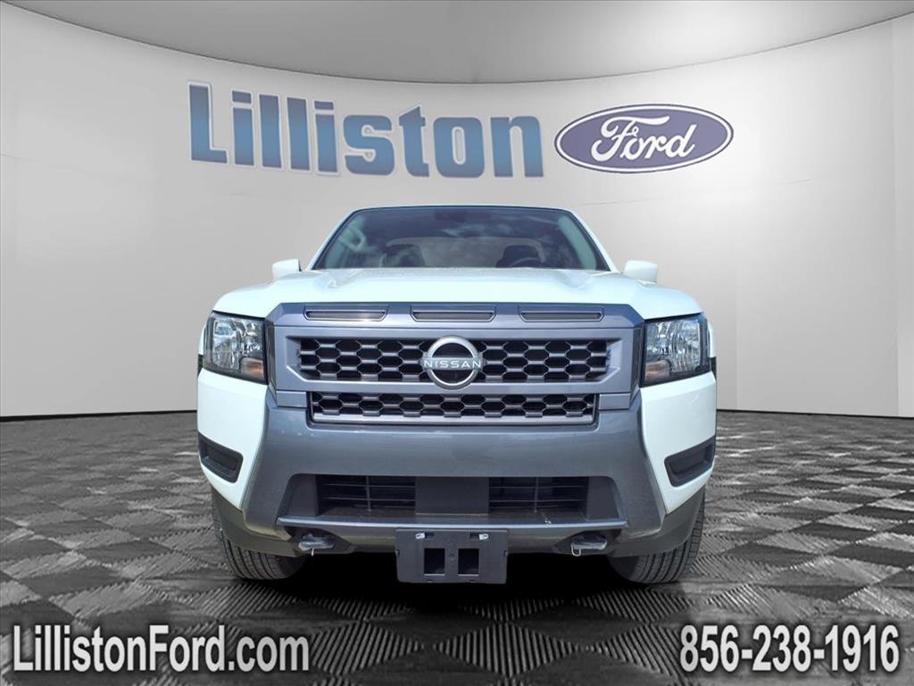Used 2025 Nissan Frontier SV image 2