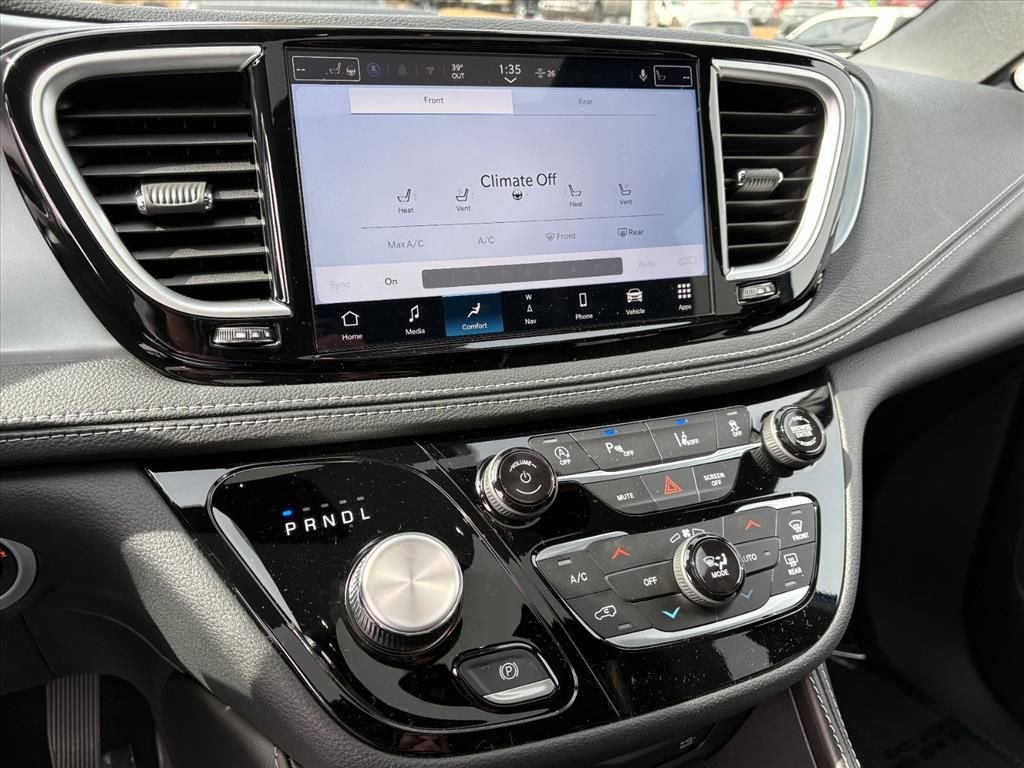 New 2026 Chrysler Pacifica Limited w/ Uconnect Theater Family Group image 10