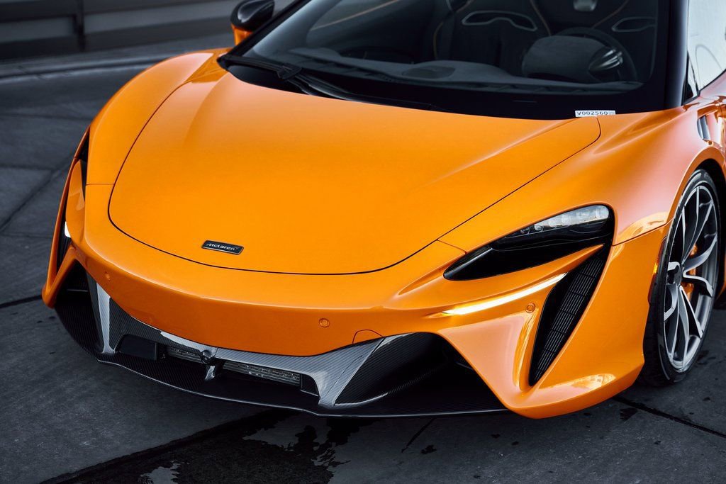 Used 2025 McLaren Artura Spider RWD image 7