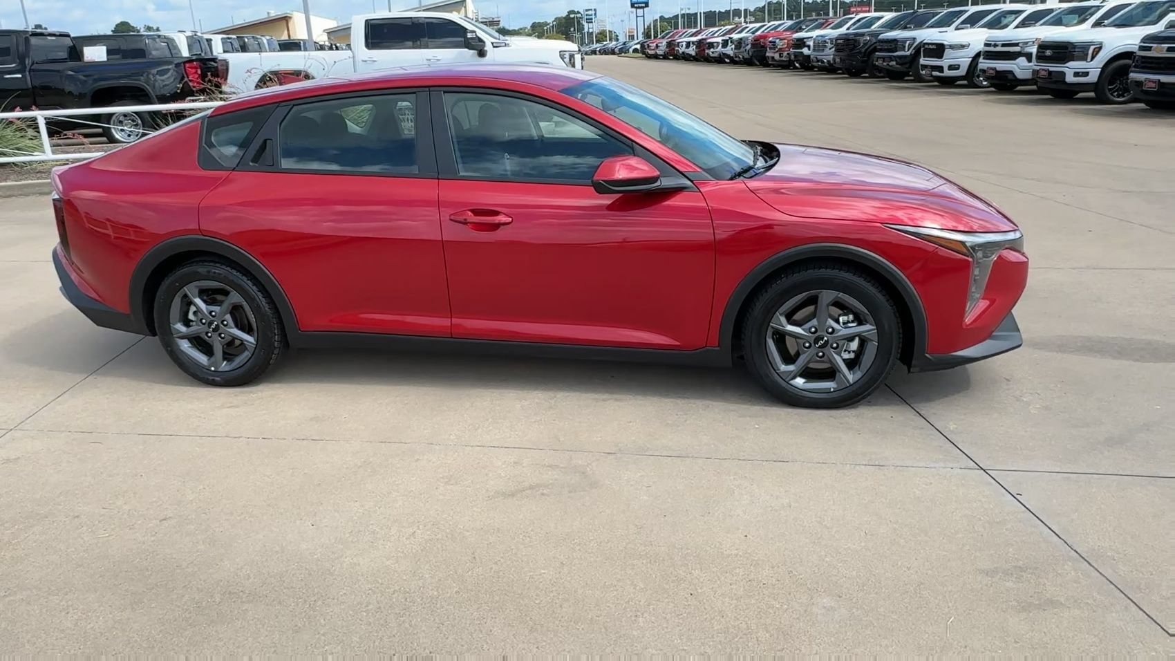 Used 2025 Kia K4 FWD image 2