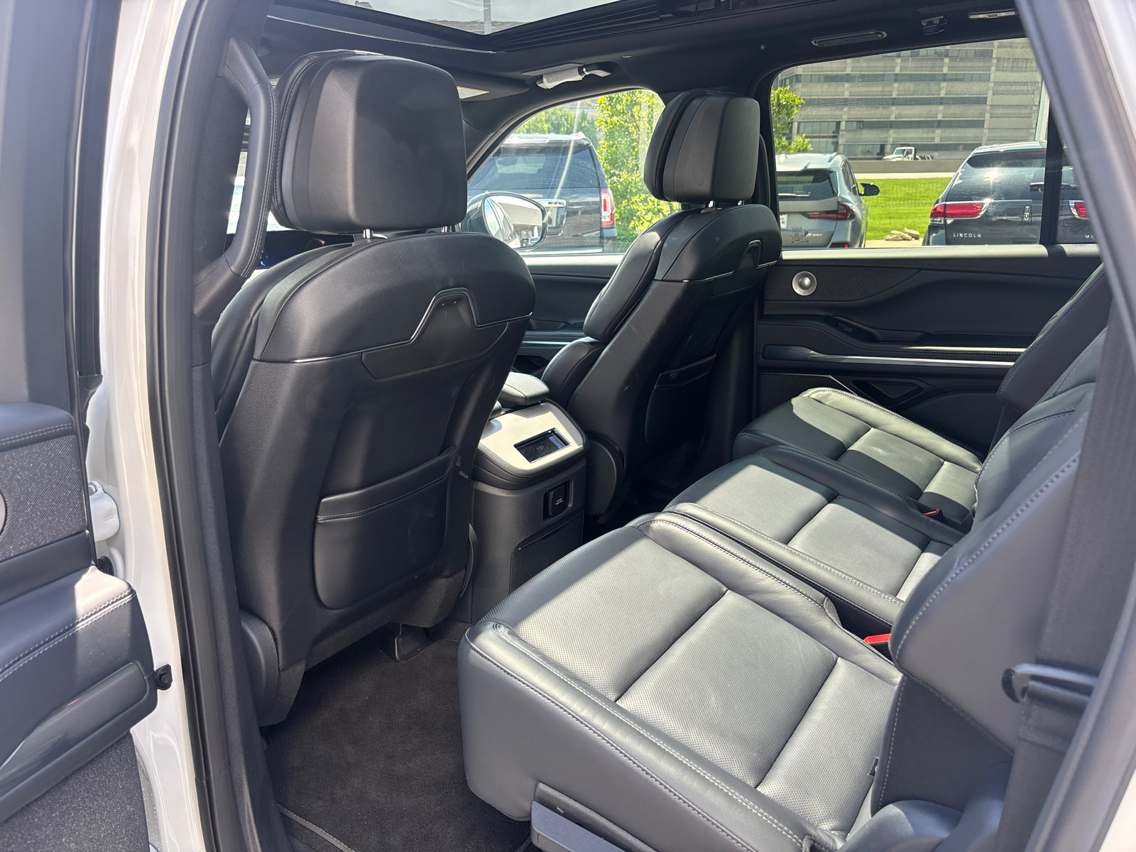 New 2026 Lincoln Navigator L Reserve w/ Jet Appearance Package AWD/4WD image 27