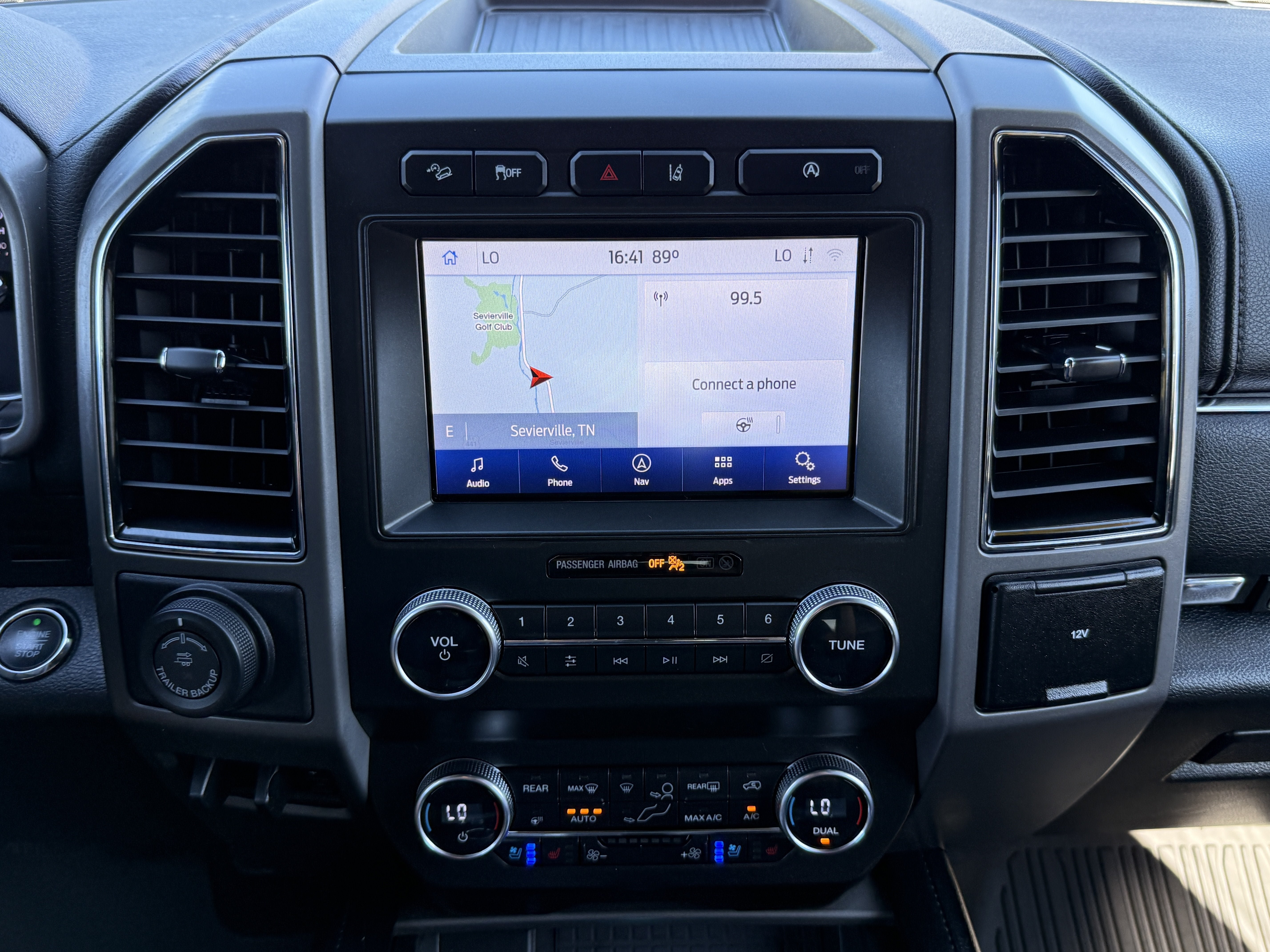 Used 2020 Ford Expedition XLT w/ Equipment Group 202A AWD/4WD image 27