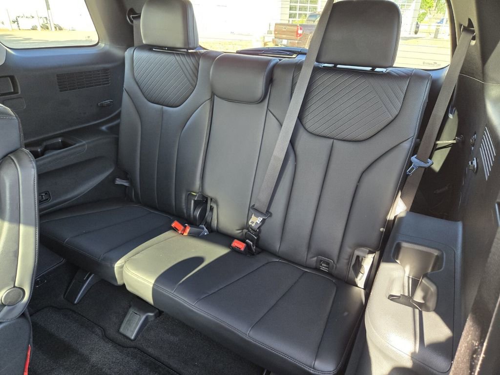 Used 2025 Hyundai Palisade SEL FWD image 12