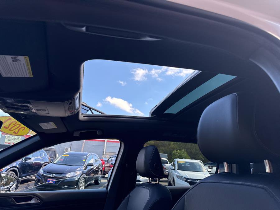 Used 2021 Volkswagen Tiguan SE R-Line image 29