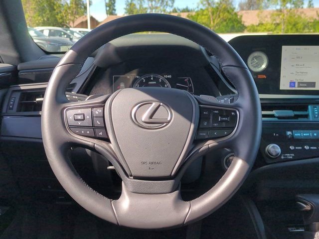Used 2025 Lexus ES 350 w/ Accessory Package (Z2) image 16