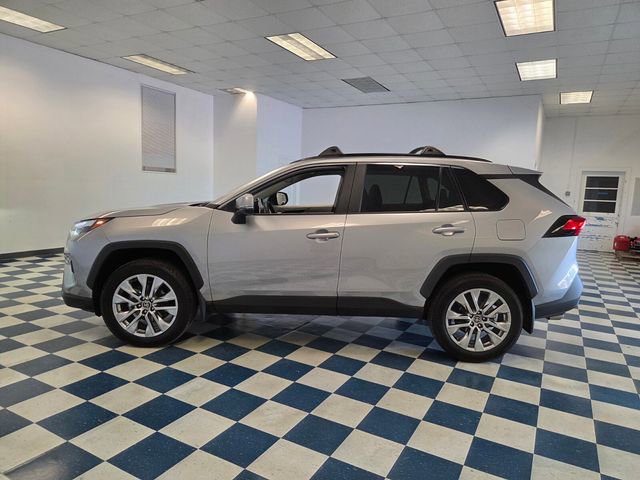 Used 2025 Toyota RAV4 XLE Premium image 4