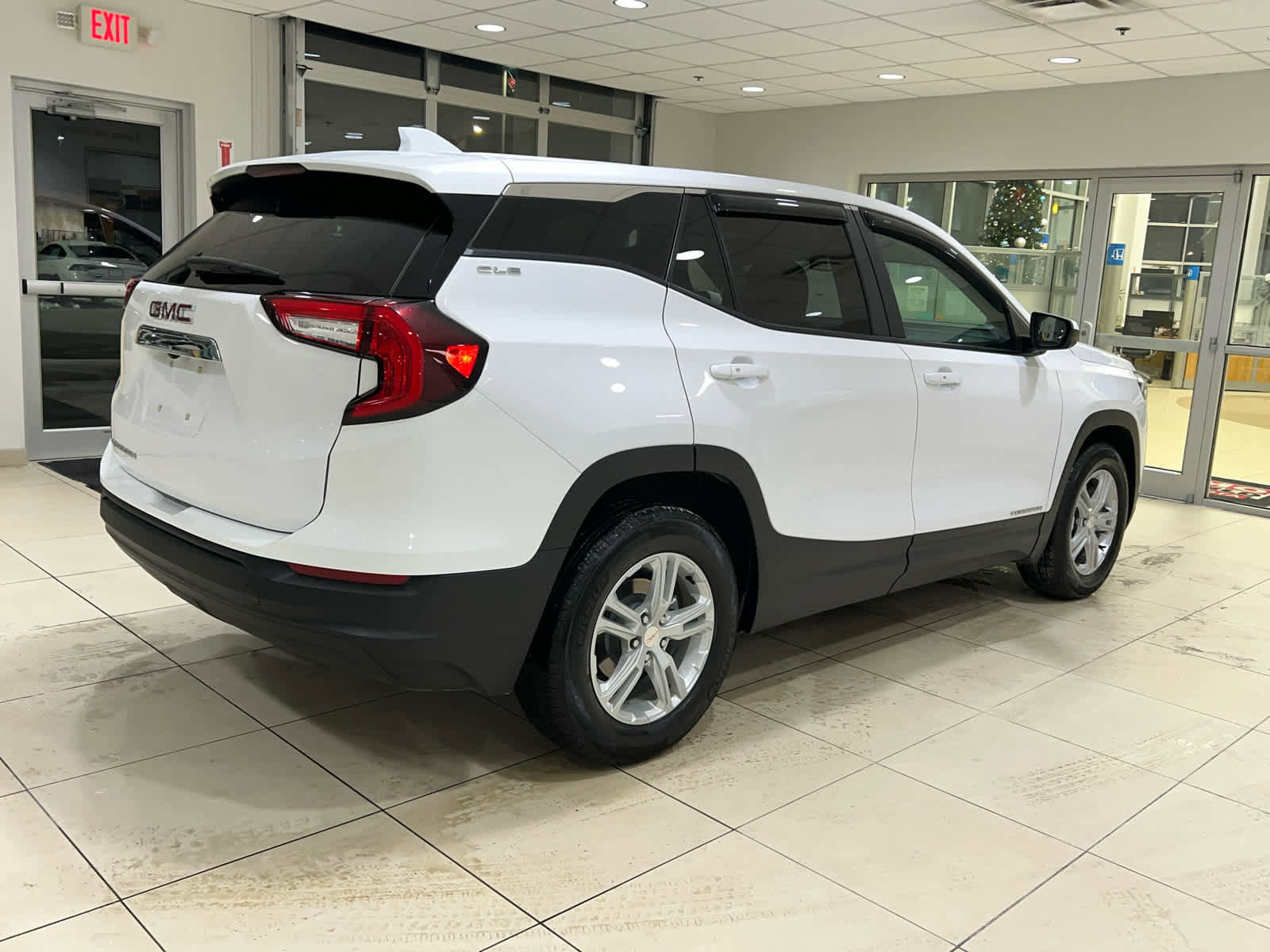 Used 2023 GMC Terrain SLE image 13