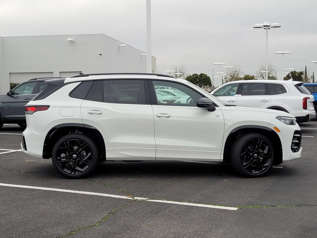 New 2026 Volkswagen Tiguan SE R-Line FWD image 4