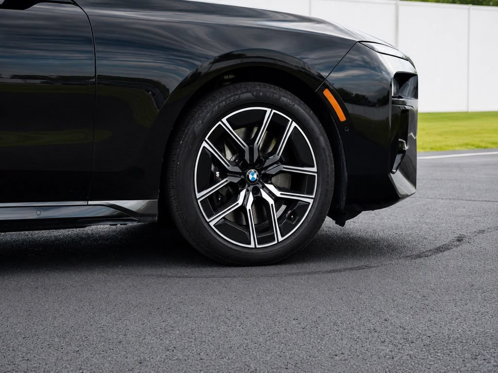 Used 2025 BMW 740i xDrive w/ Executive Package AWD/4WD image 9