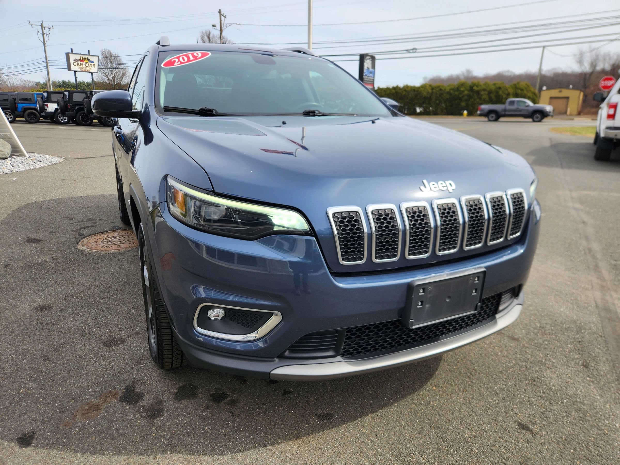 Used 2019 Jeep Cherokee Limited AWD/4WD image 23