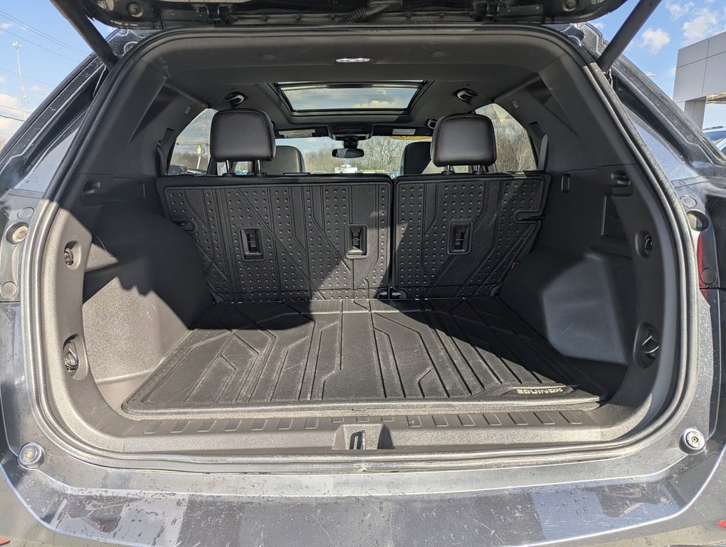 Used 2023 Chevrolet Equinox RS w/ RS Leather Package image 21