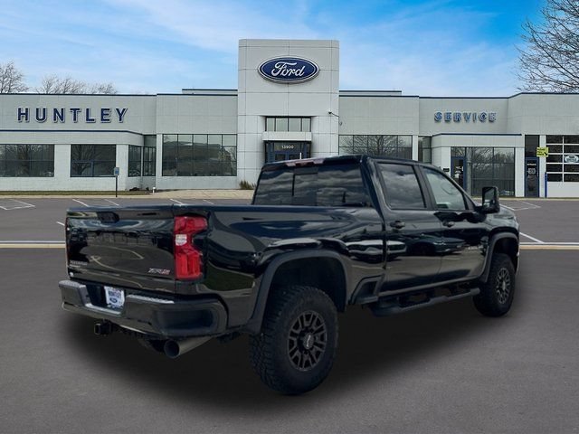 Used 2024 Chevrolet Silverado 2500 ZR2 w/ Technology Package AWD/4WD image 6