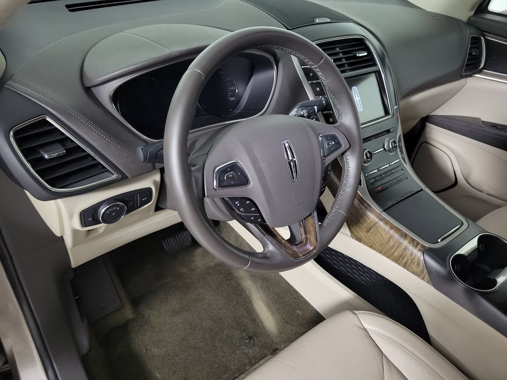 Used 2018 Lincoln MKX Select w/ Select Plus Package FWD image 17