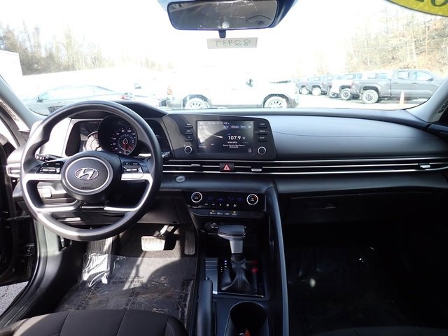 Used 2023 Hyundai Elantra SEL image 18