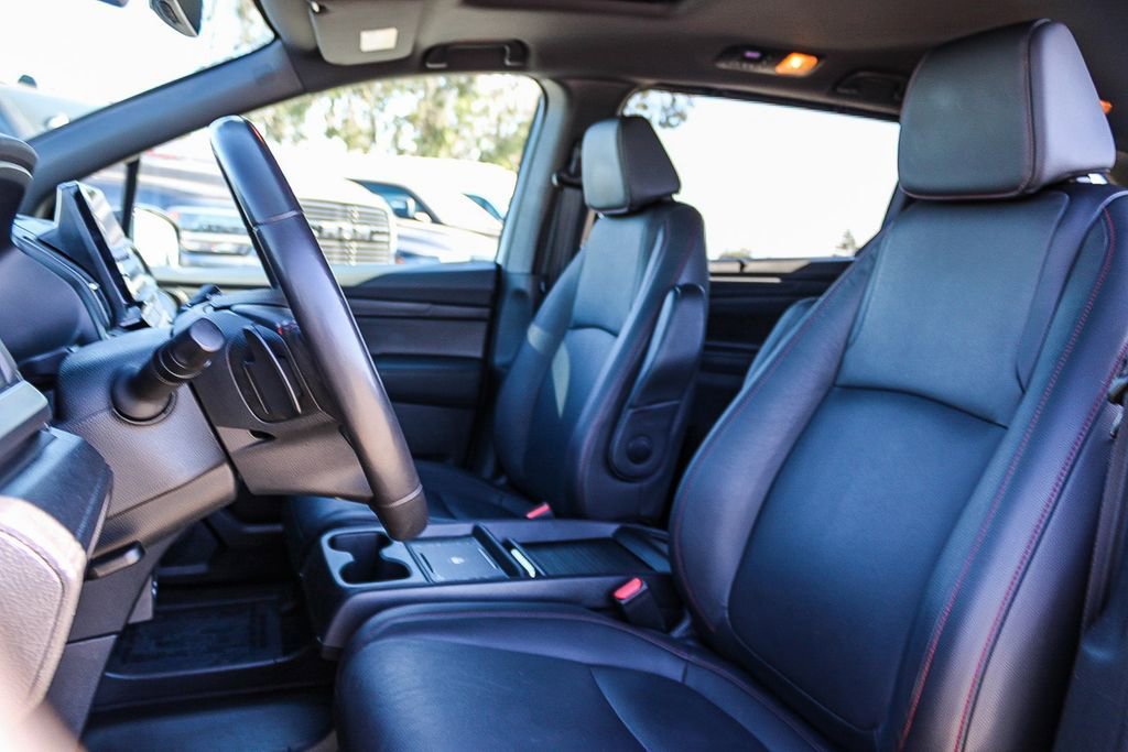 Used 2025 Honda Odyssey Sport-L image 17