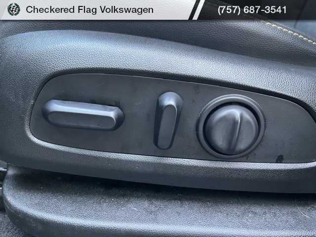 Used 2020 Chevrolet Equinox LT w/ Midnight Edition image 25