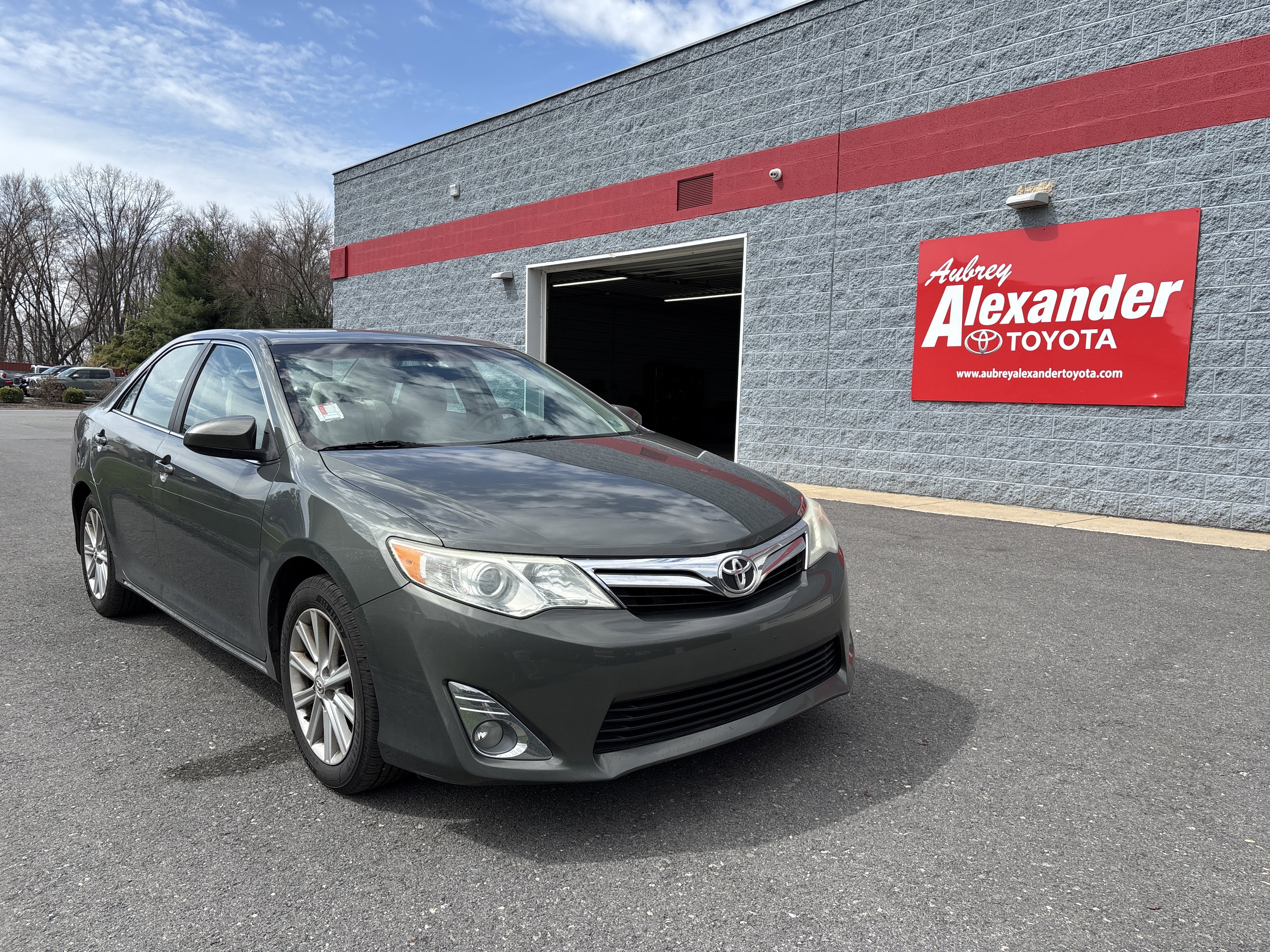 Used 2013 Toyota Camry XLE w/ Convenience Pkg