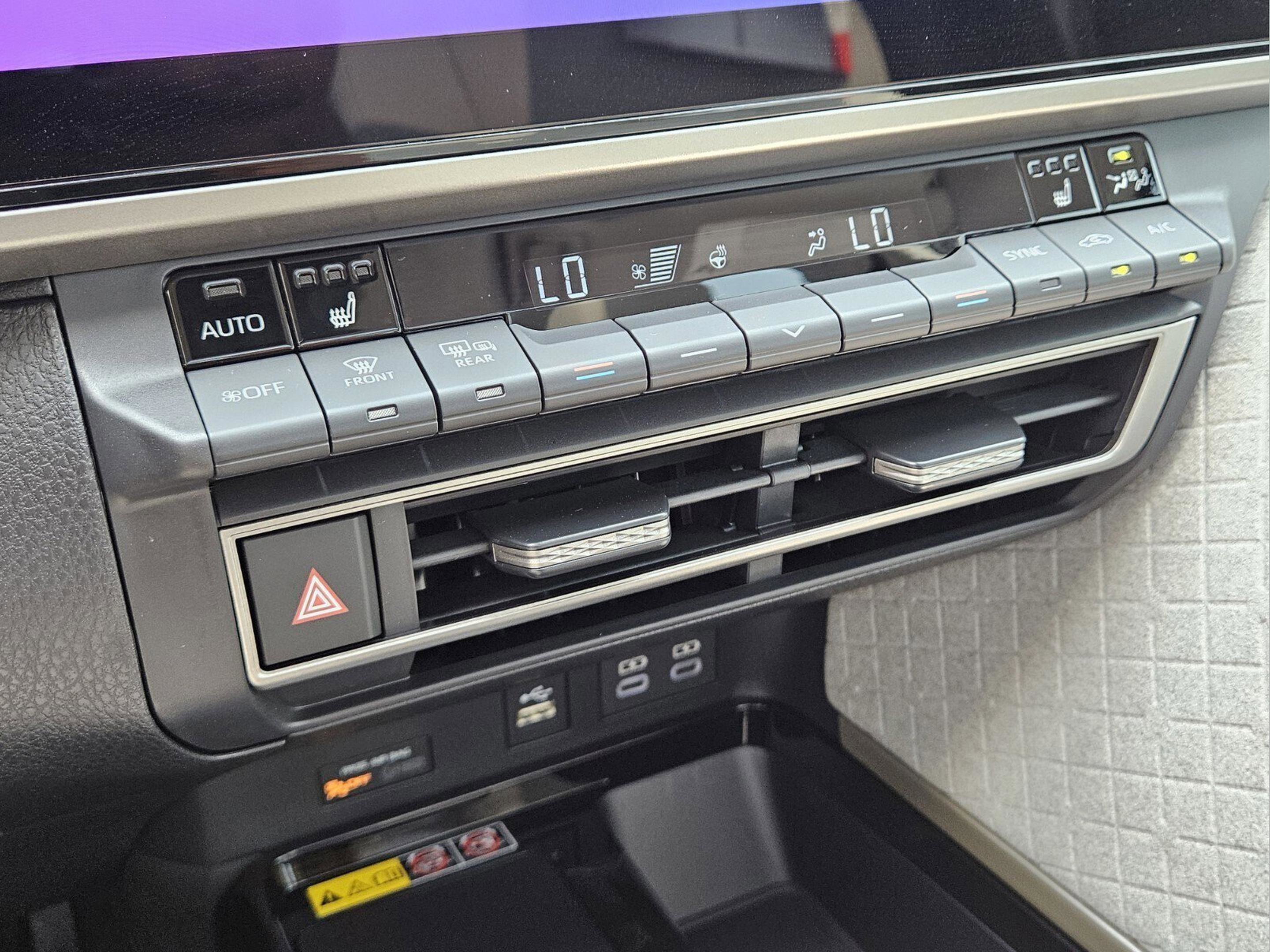 Used 2025 Toyota Camry XLE image 24