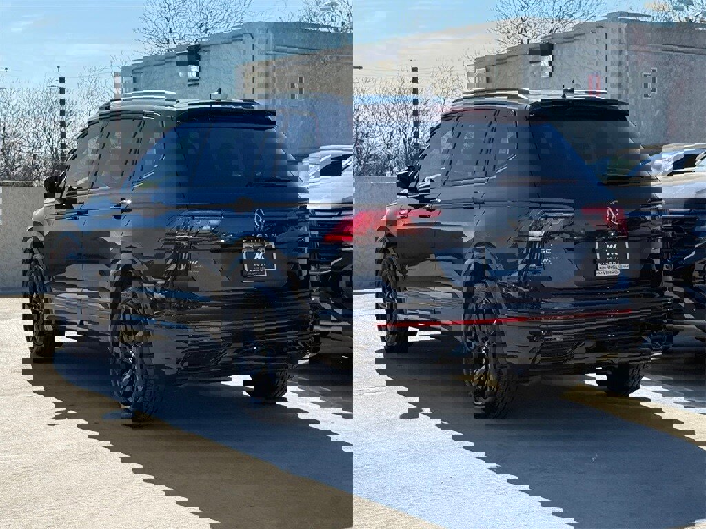 Used 2024 Volkswagen Tiguan SE R-Line image 6