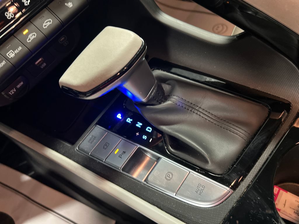 Used 2024 Hyundai Elantra Limited FWD image 18