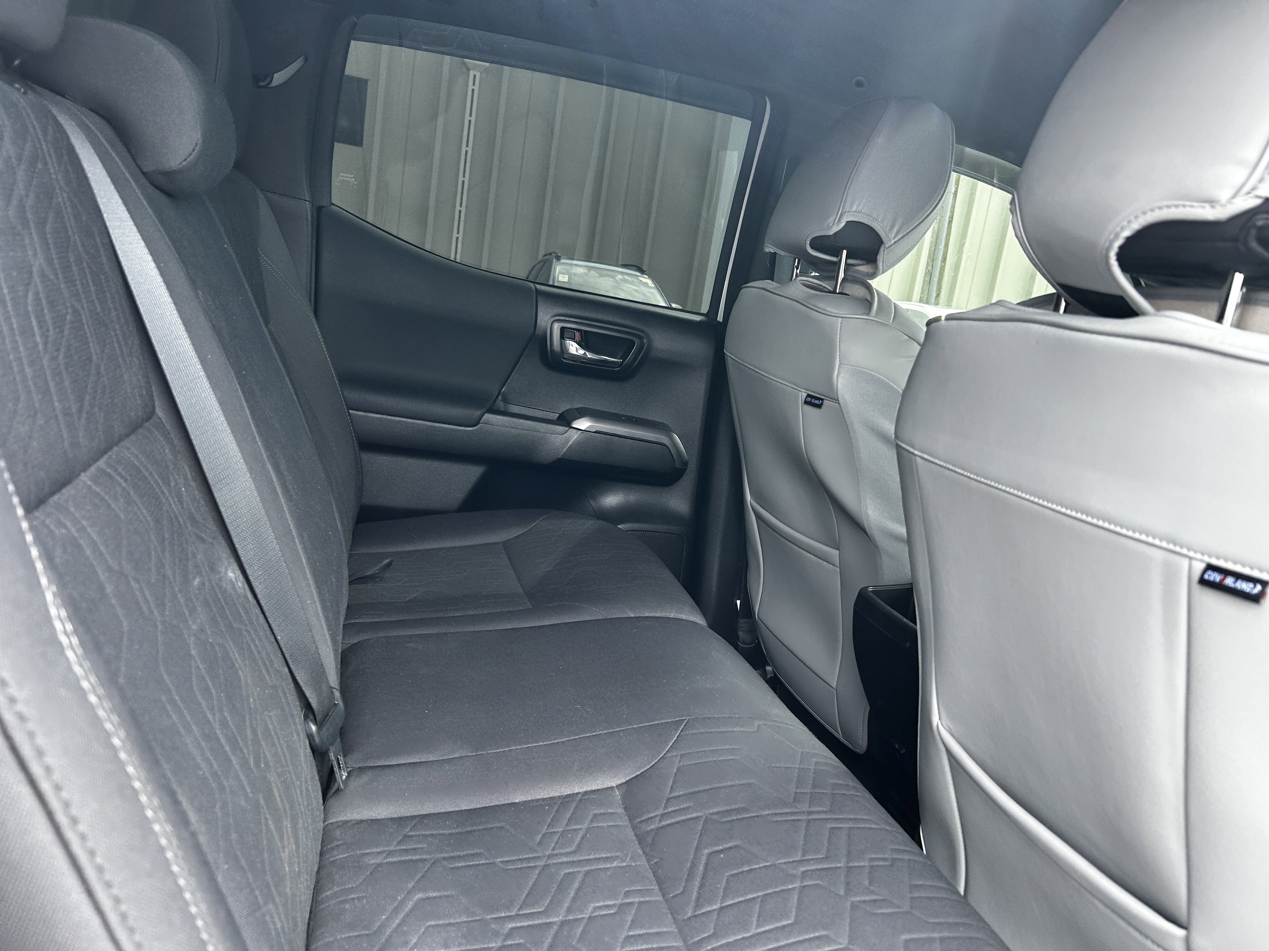 Used 2018 Toyota Tacoma TRD Sport w/ Technology Package image 11