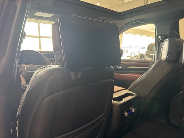 Used 2023 GMC Yukon Denali Ultimate AWD/4WD image 12
