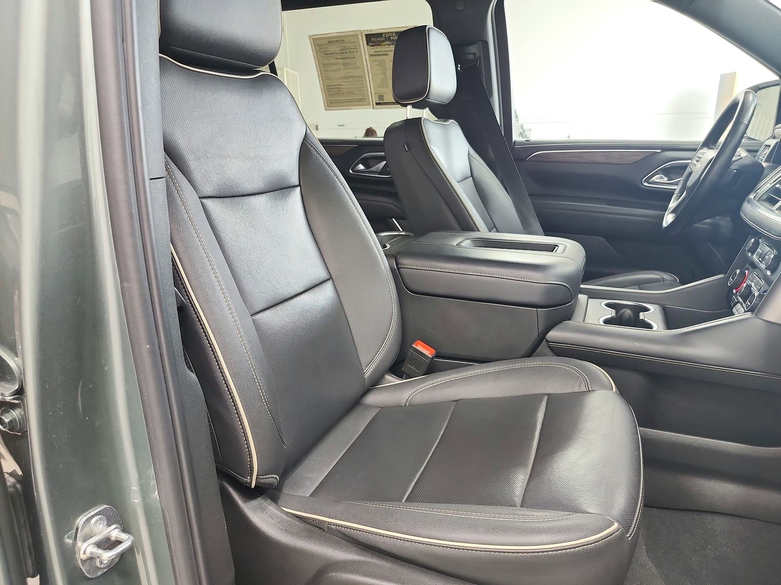 Used 2023 Chevrolet Suburban Premier image 40