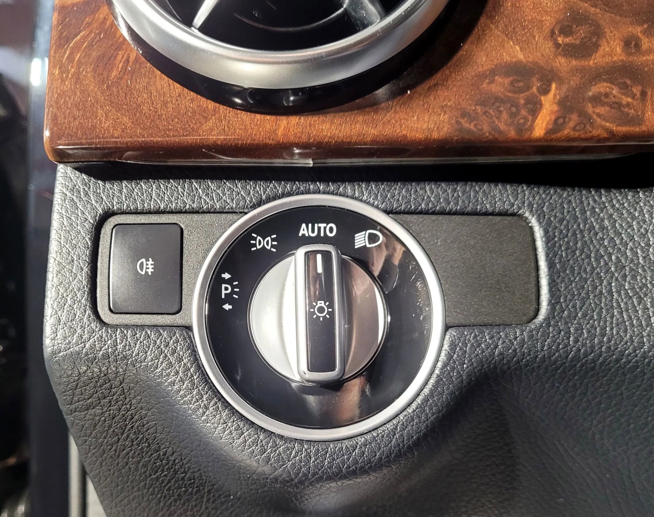 Used 2015 Mercedes-Benz GLK 350 4MATIC image 33