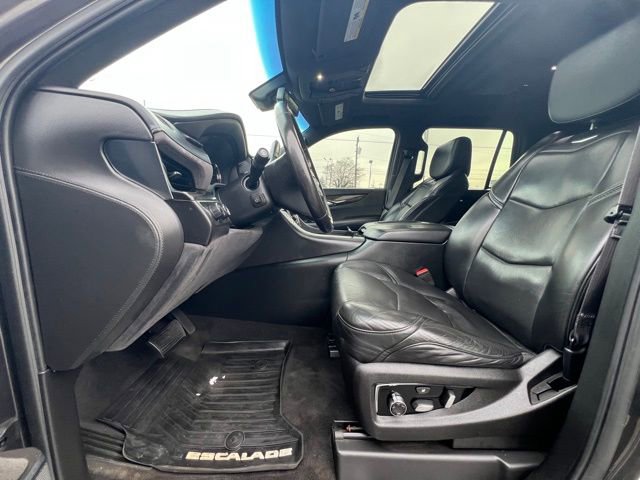 Used 2017 Cadillac Escalade Platinum image 18