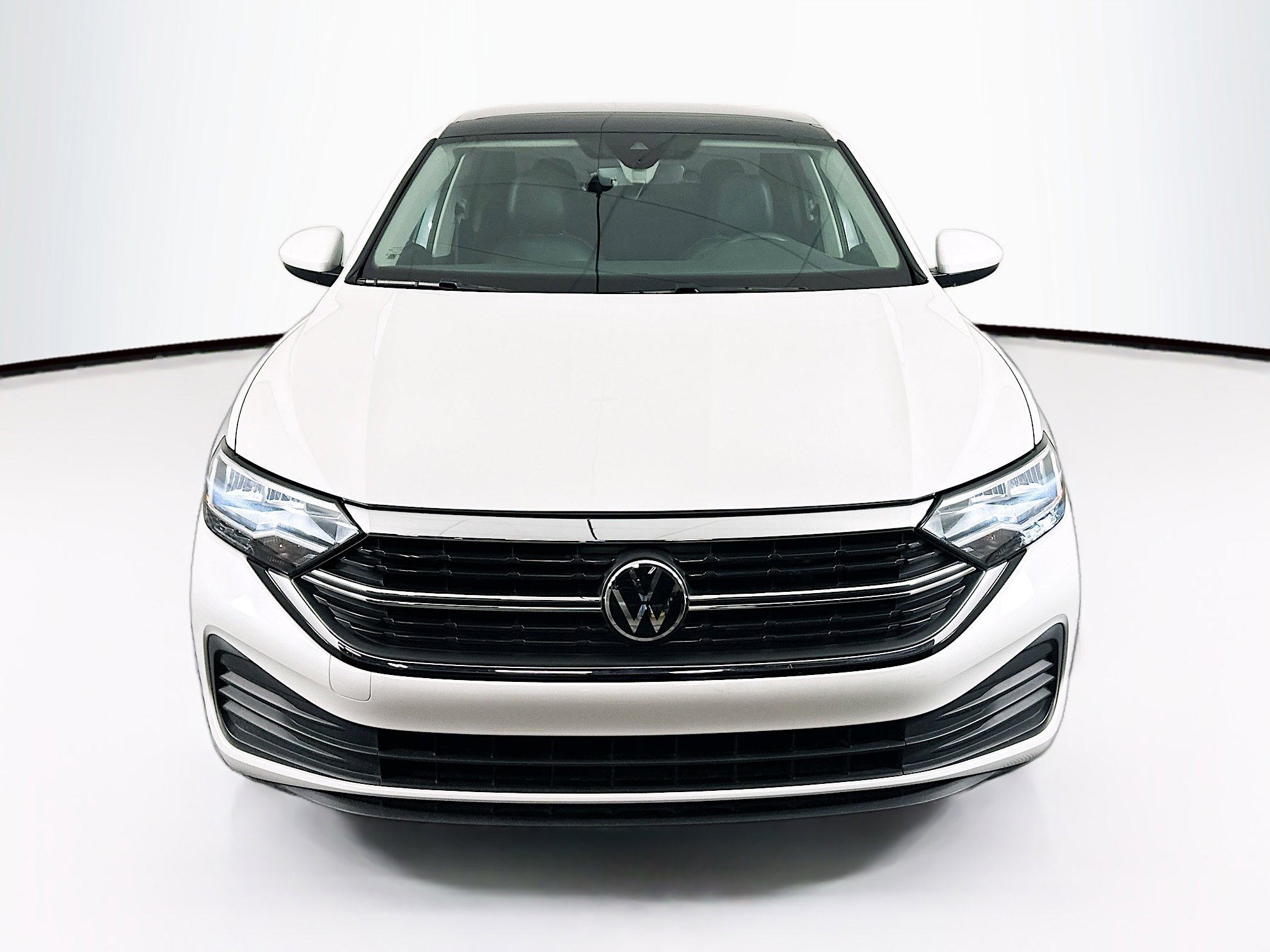 Used 2024 Volkswagen Jetta SE image 2