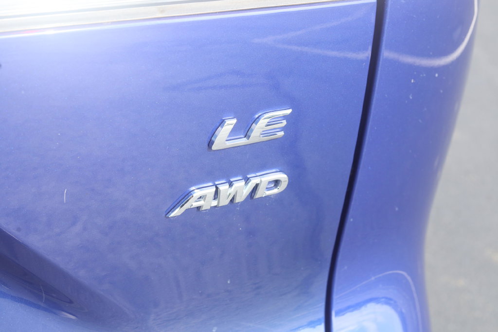Used 2024 Toyota Corolla Cross LE AWD/4WD image 36