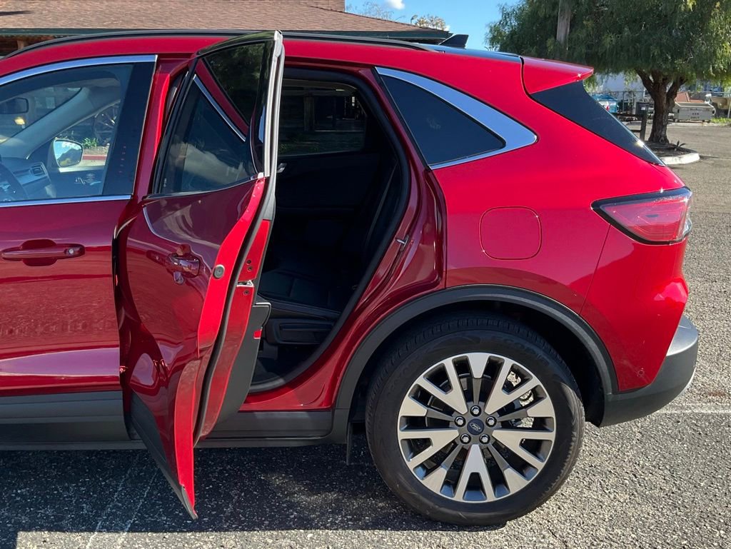 Used 2020 Ford Escape Titanium image 23