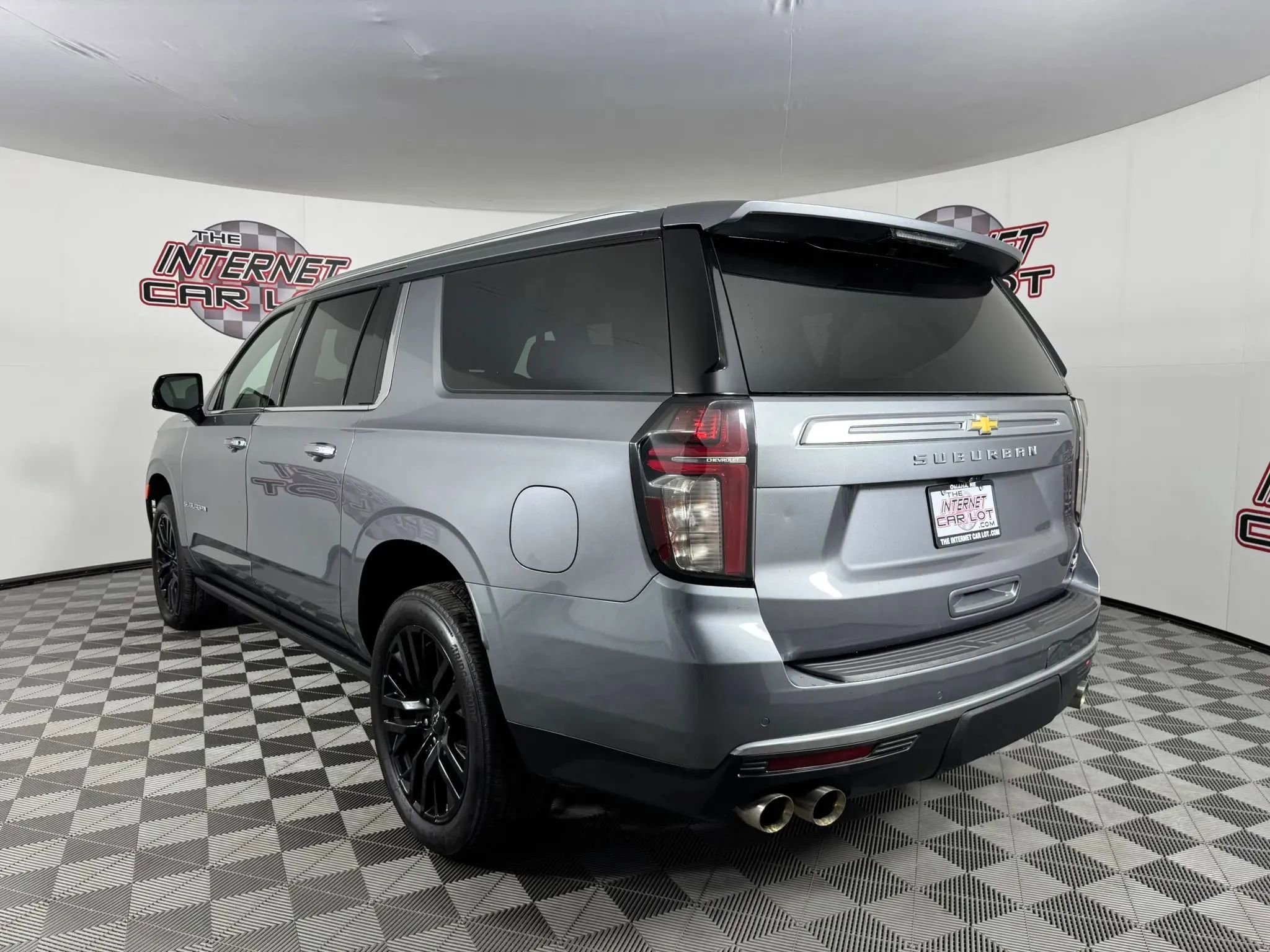 Used 2021 Chevrolet Suburban High Country w/ Premium Package AWD/4WD image 5