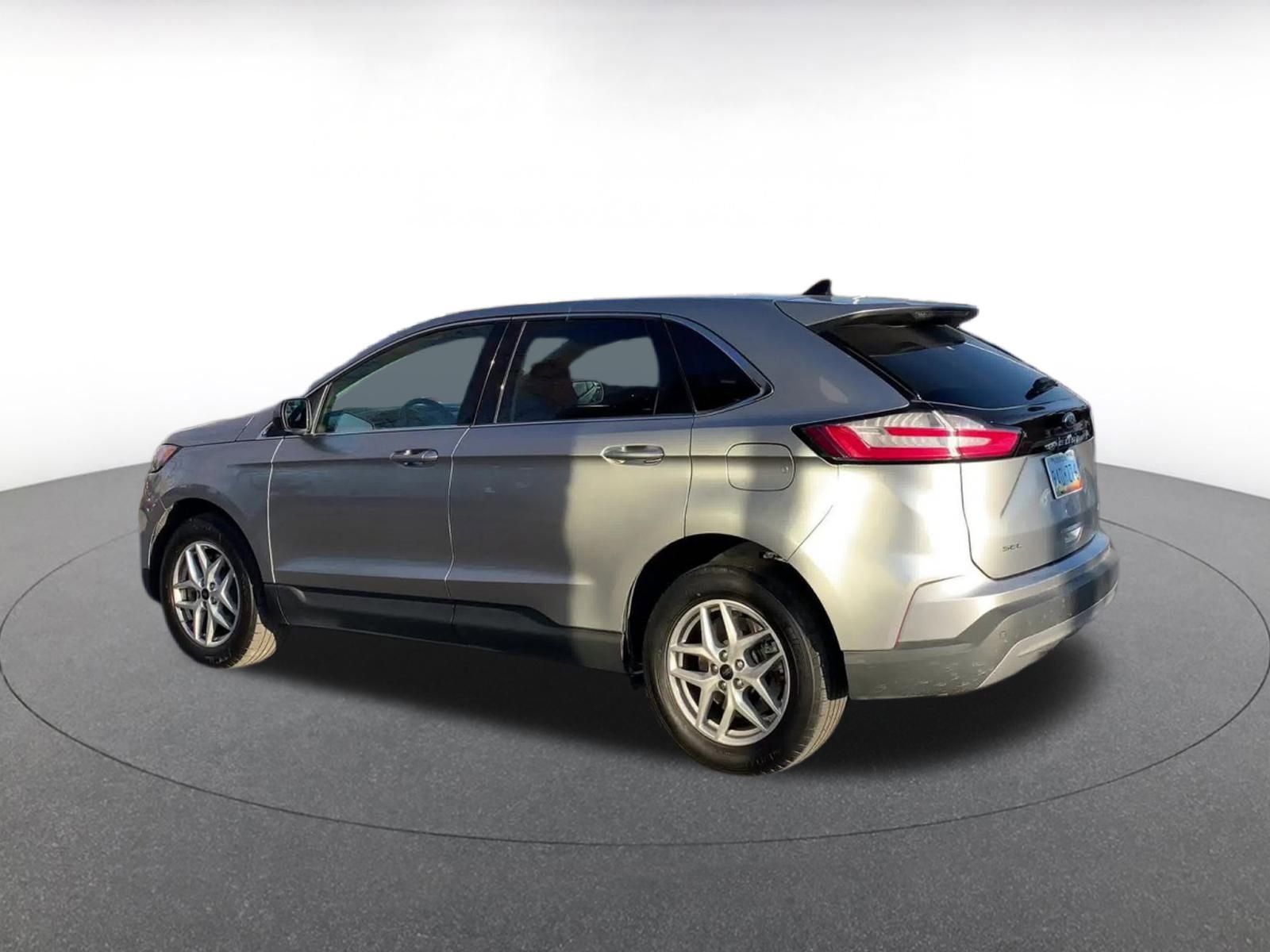 Used 2024 Ford Edge SEL image 10