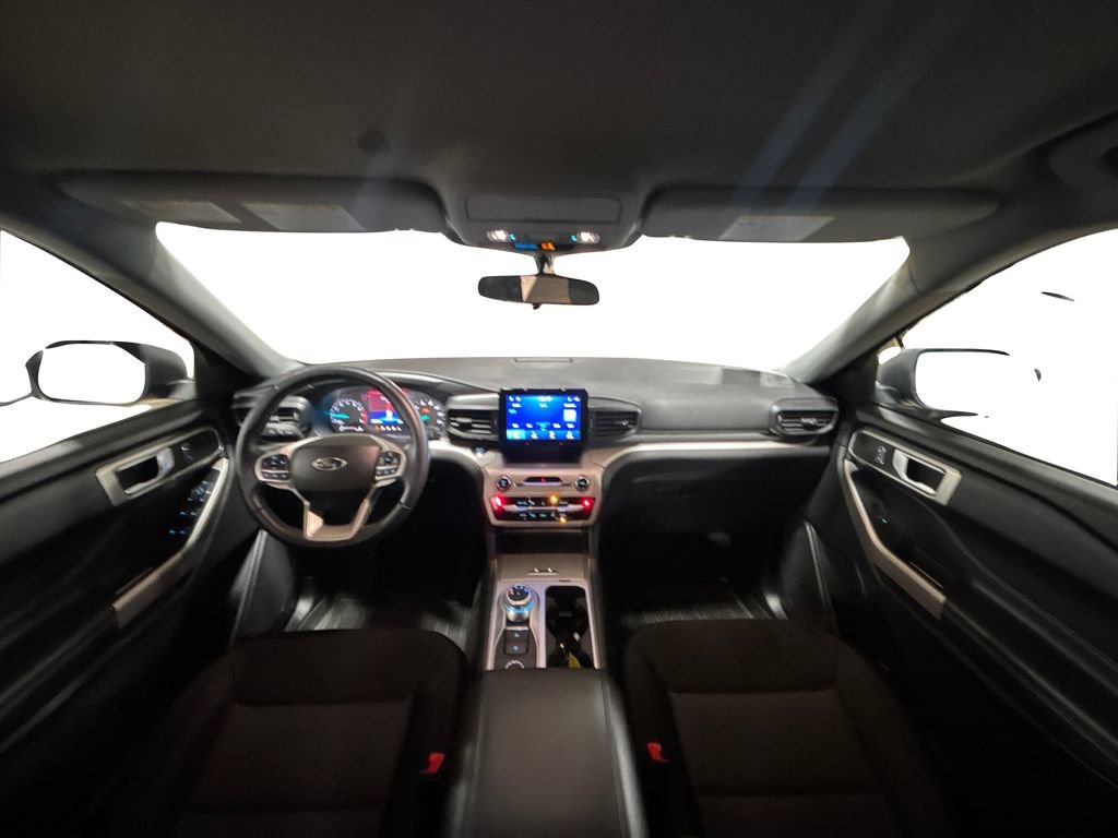 Used 2023 Ford Explorer XLT image 18